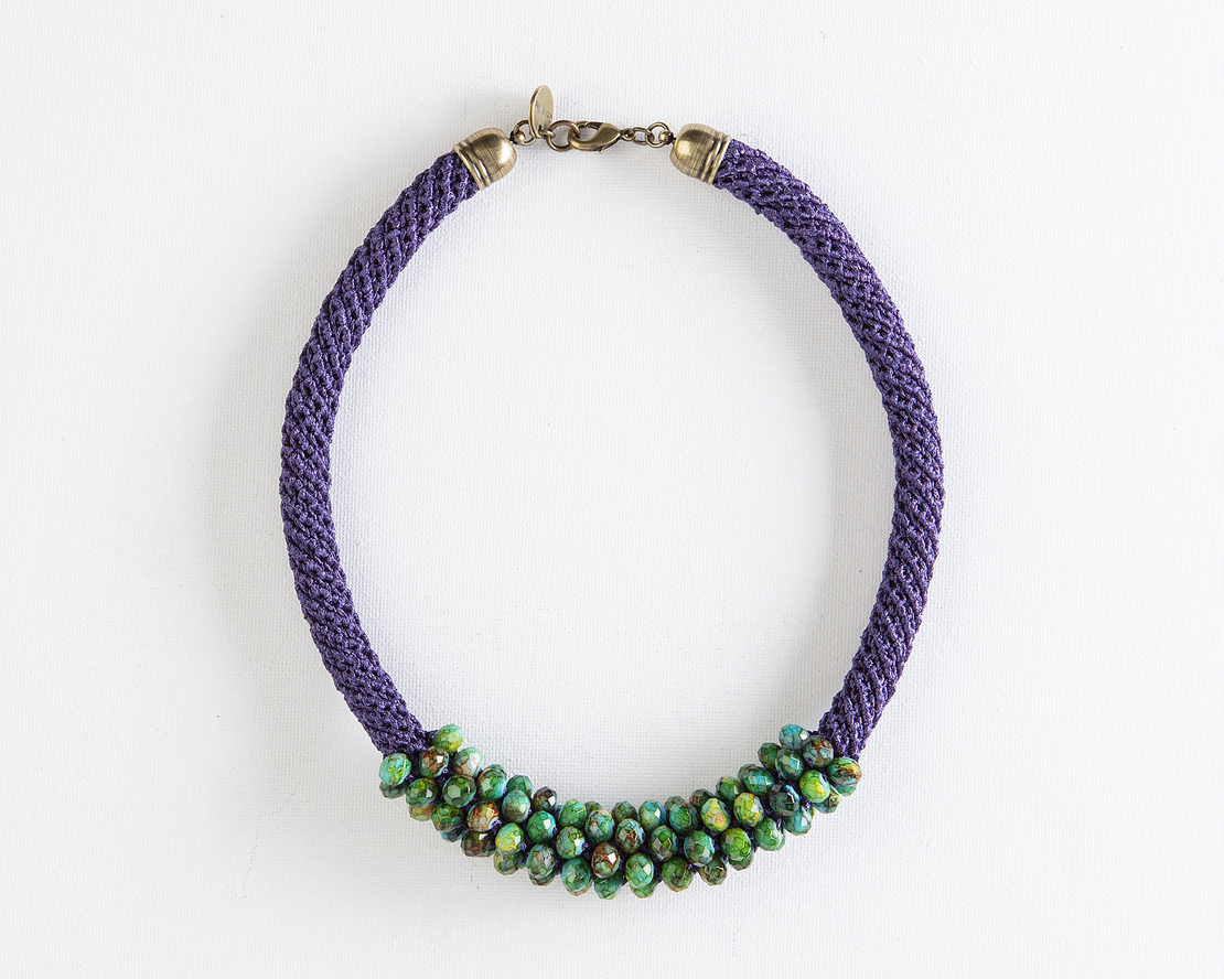 שרשרת אילה | תכשיט משולב קריסטלים | תכשיט סגול & ירוק