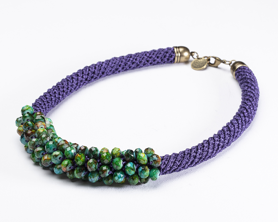 שרשרת אילה | תכשיט משולב קריסטלים | תכשיט סגול & ירוק