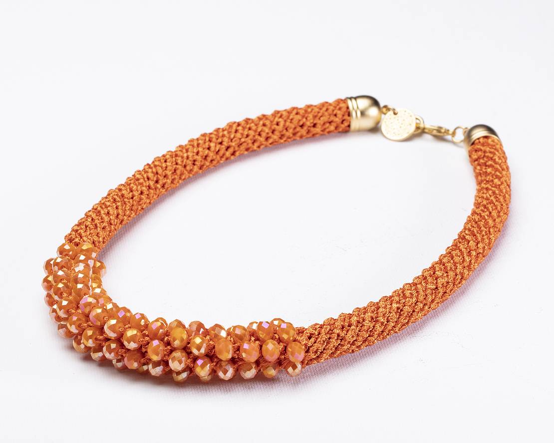 שרשרת אילה | תכשיט משולב קריסטלים | תכשיט כתום & כתום 