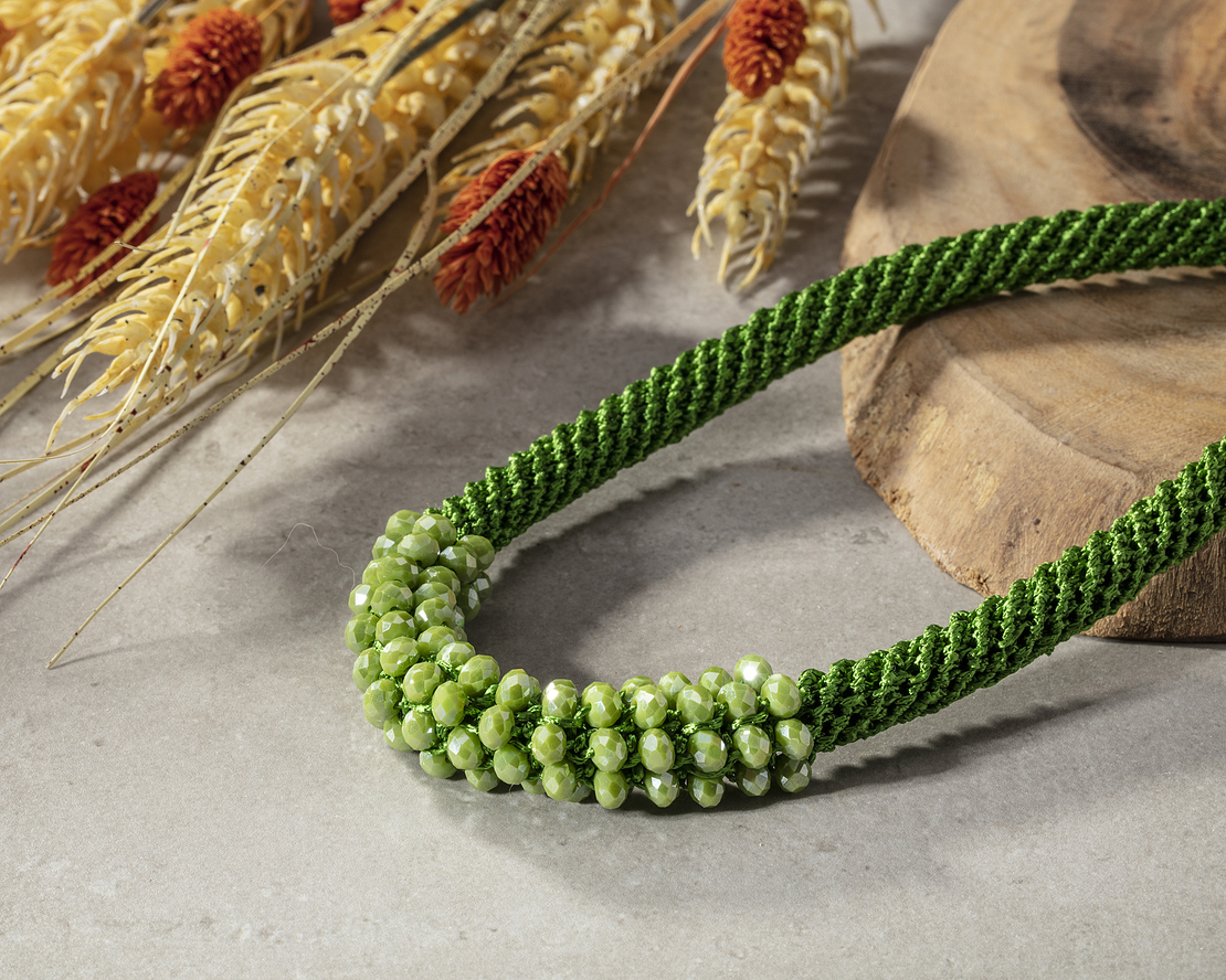 שרשרת אילה | תכשיט משולב קריסטלים | תכשיט ירוק