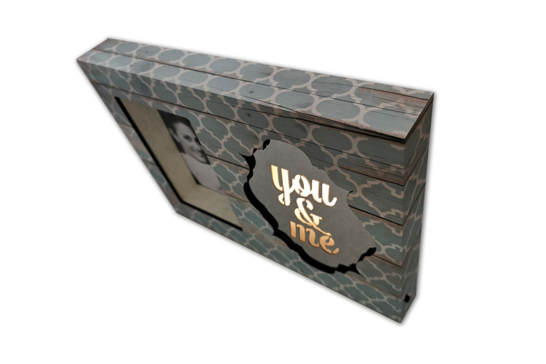 מסגרת עץ מוארת -you and me 