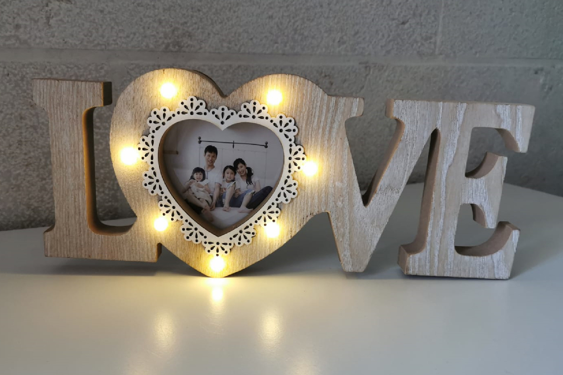 מסגרת שלט עץ Love