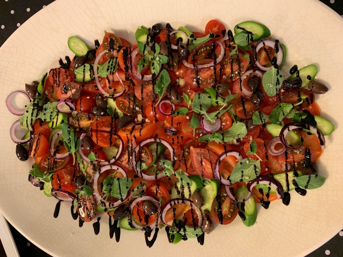 סלט עגבניות עונתיים