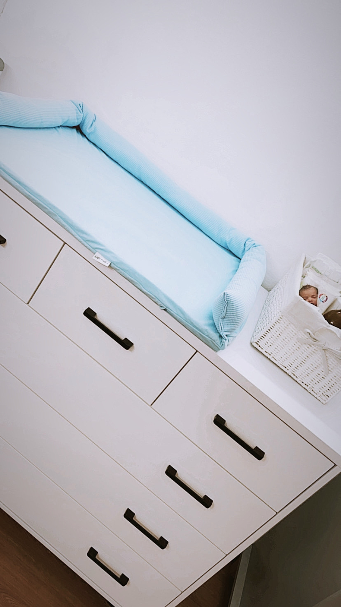 כיסוי למשטח החתלה + נחשוש מחובר