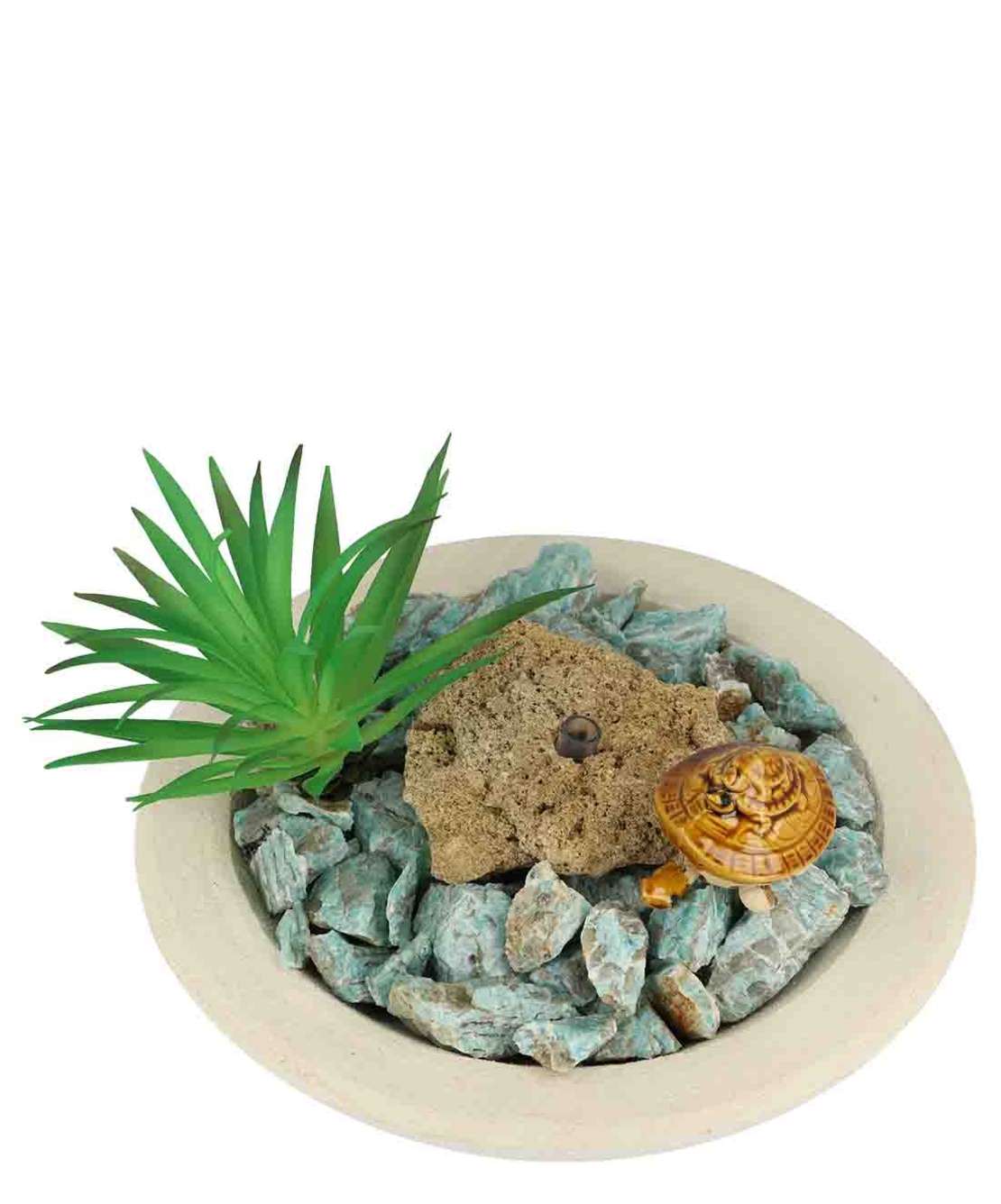 מזרקה עם אמזונייט גולמי בקערה עגולה לבנה