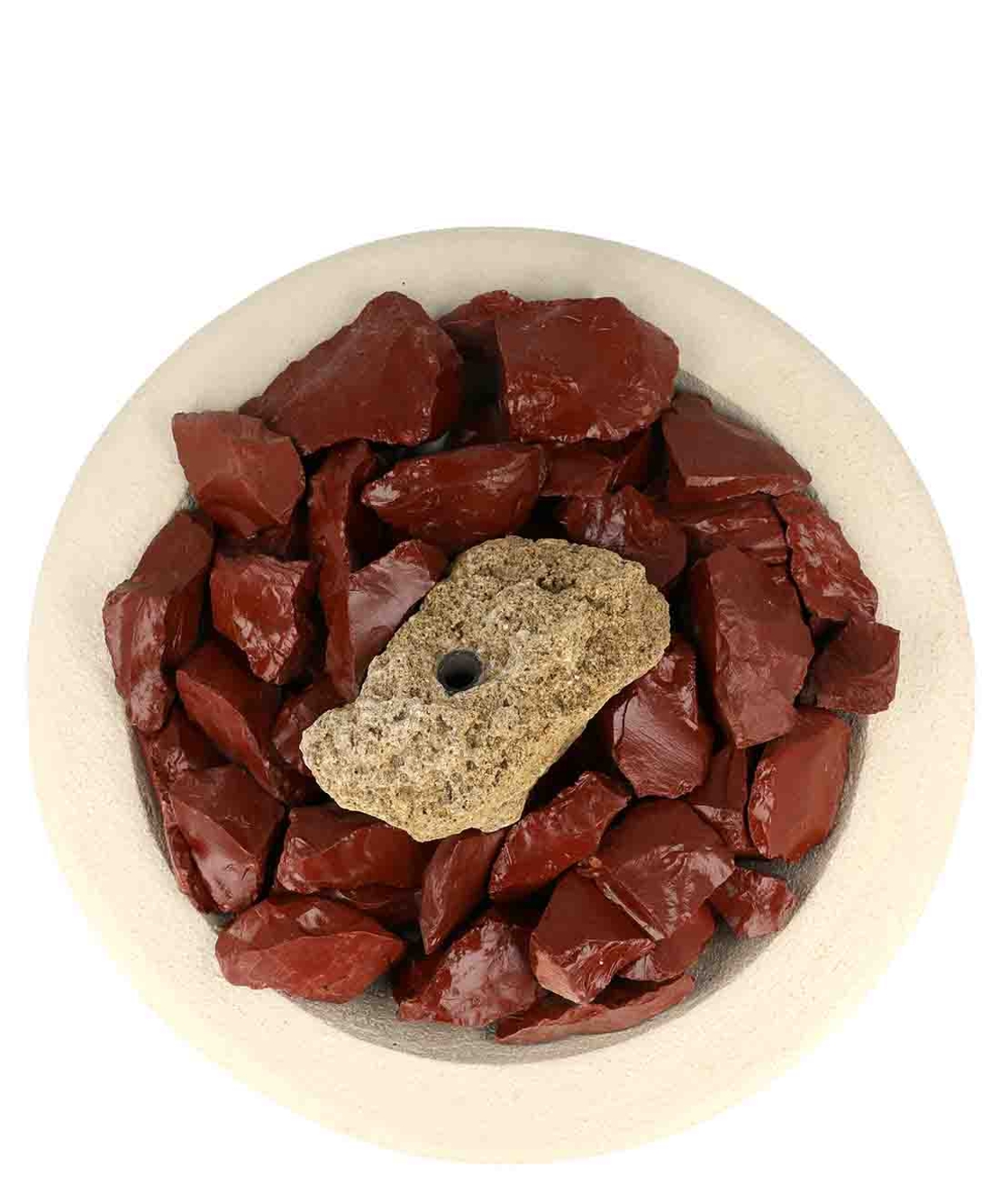 מזרקה עם ג'אספר אדום גולמי בקערה עגולה לבנה