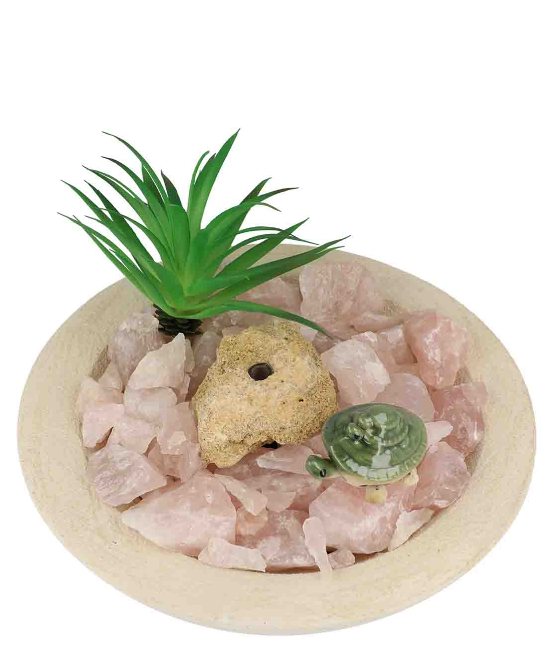 מזרקה עם רוזקוורץ גולמי בקערה עגולה לבנה