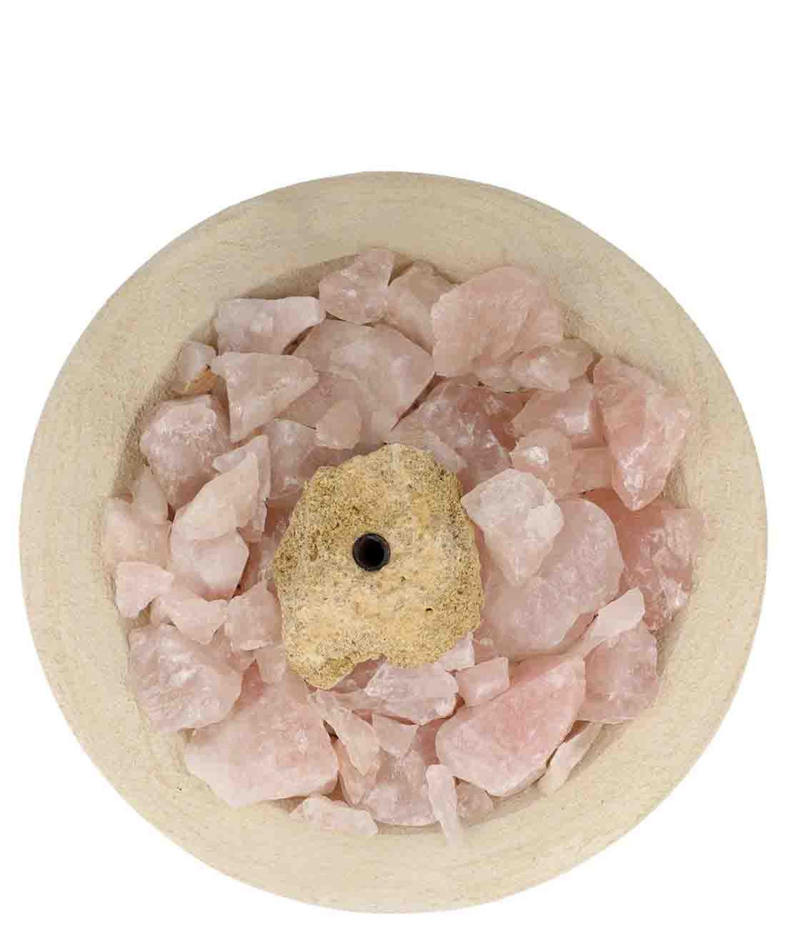 מזרקה עם רוזקוורץ גולמי בקערה עגולה לבנה