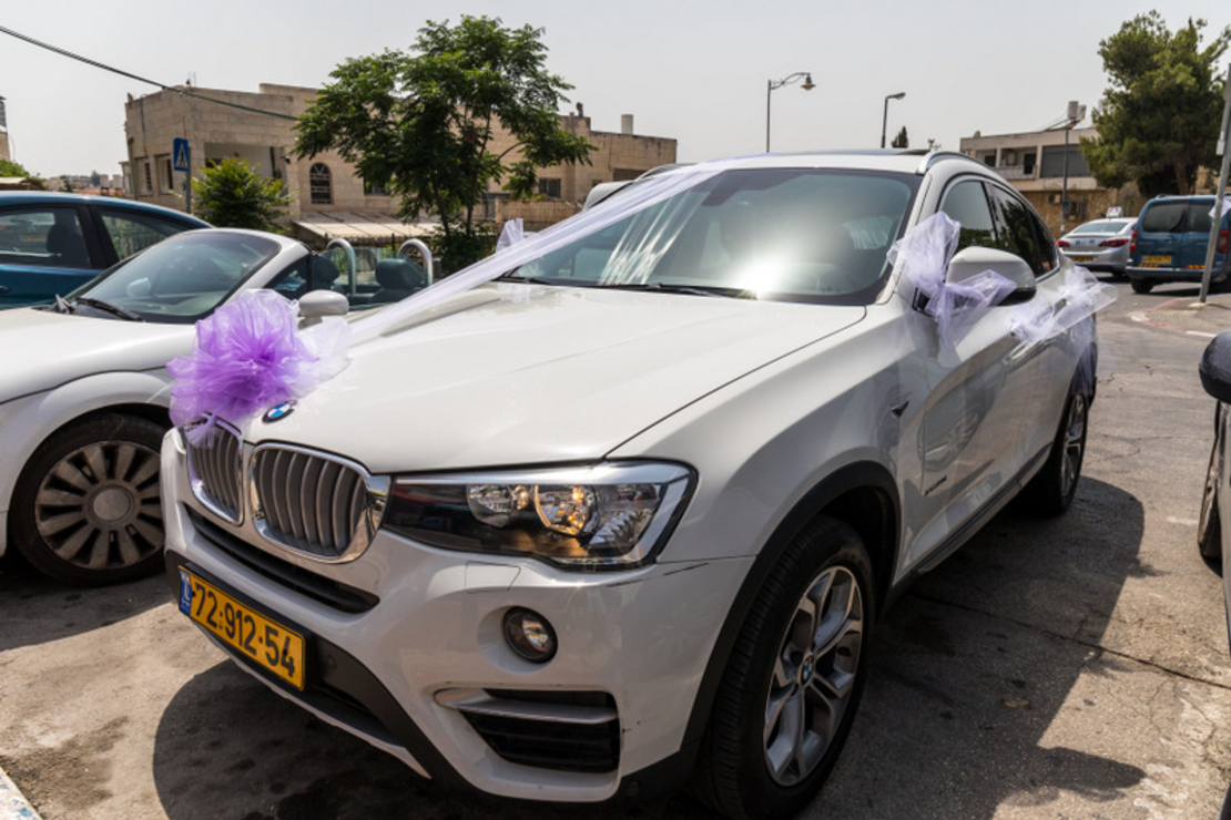 קישוט רכב בסגול