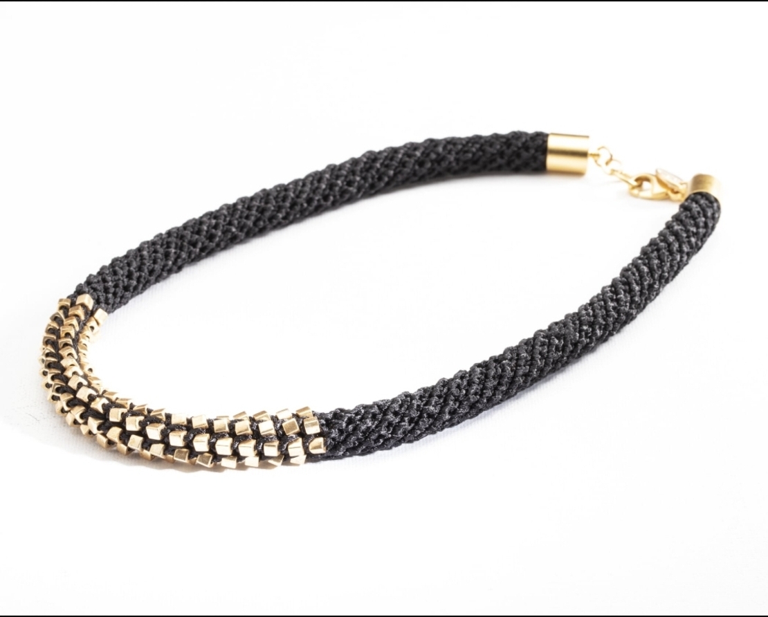 שרשרת שחור / זהב - אלישבע