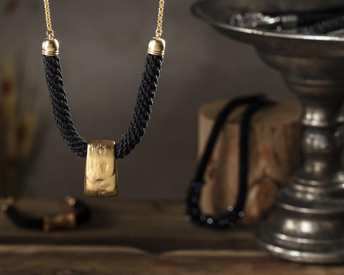 שרשרת שחור / זהב - שירה 