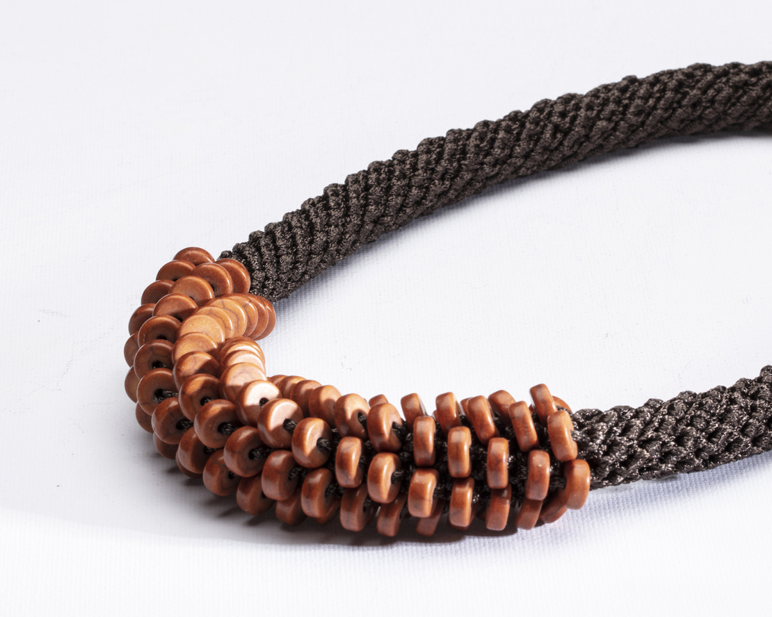 שרשרת אופירה | תכשיט משולב חרוזים | תכשיט חום & קפה 