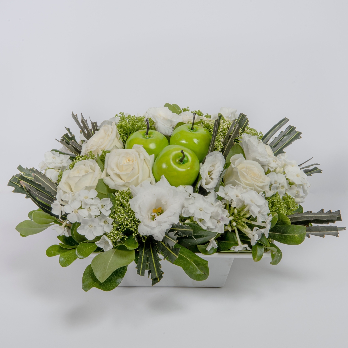 סידור פרחים לבן חגיגי