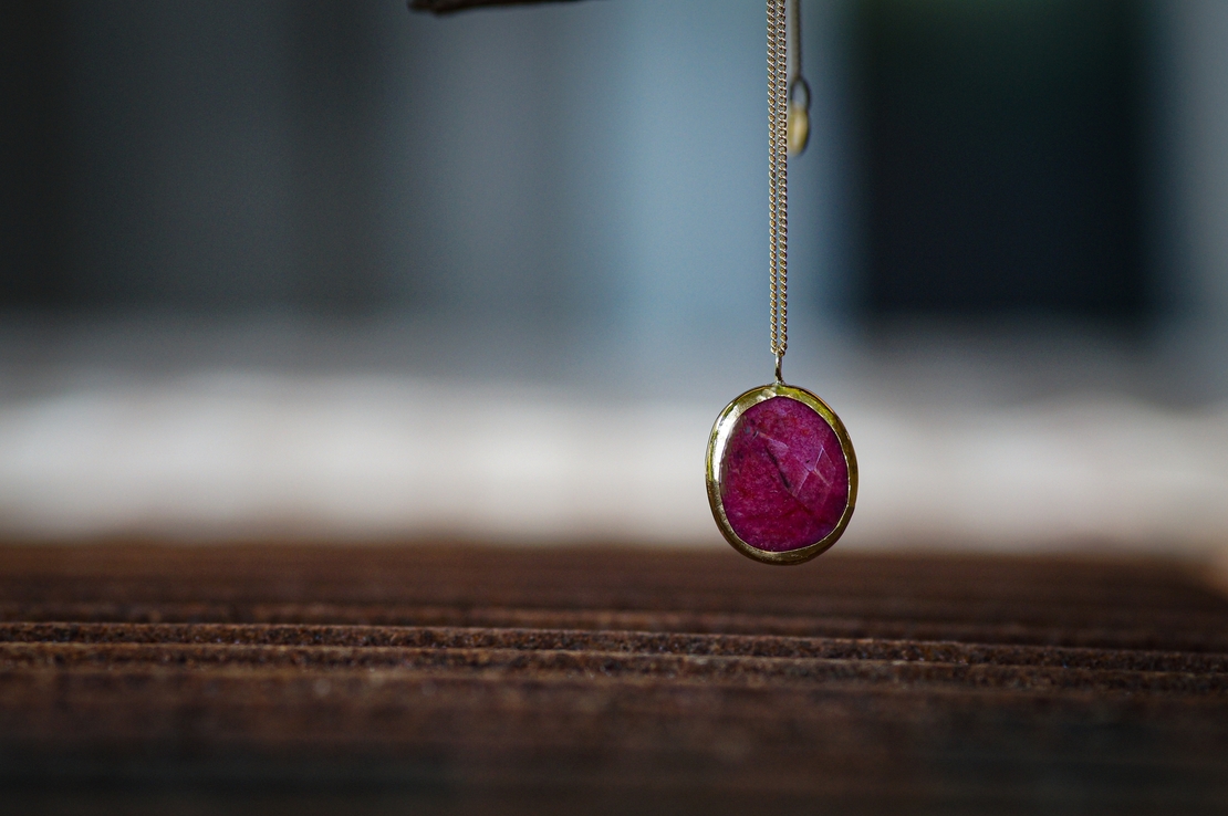 שרשרת זהב תליון רובי אפריקאי