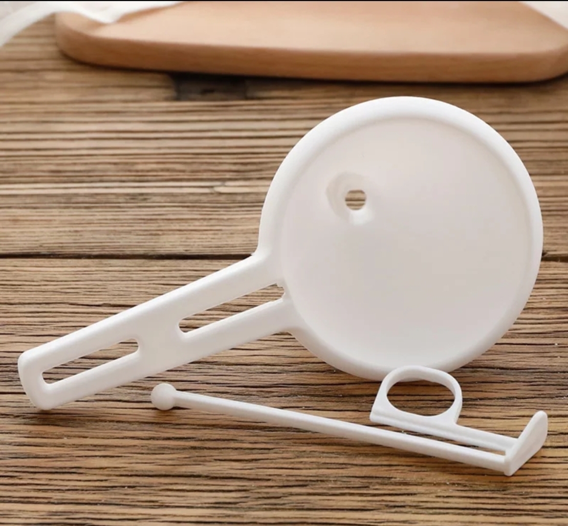 משפך מוזג בלילה