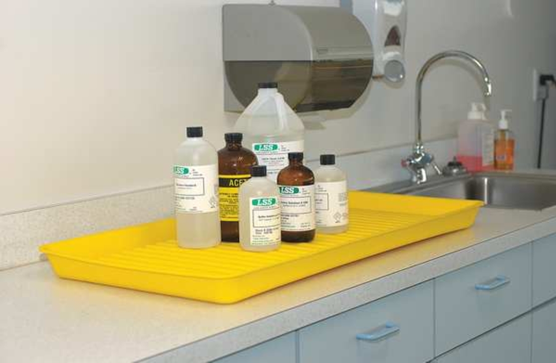 מאצרה שולחנית למעבדות 1677