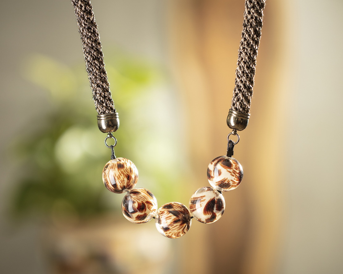 שרשרת ברוריה | תכשיט 5 אלמנטים | תכשיט שחור זהב 