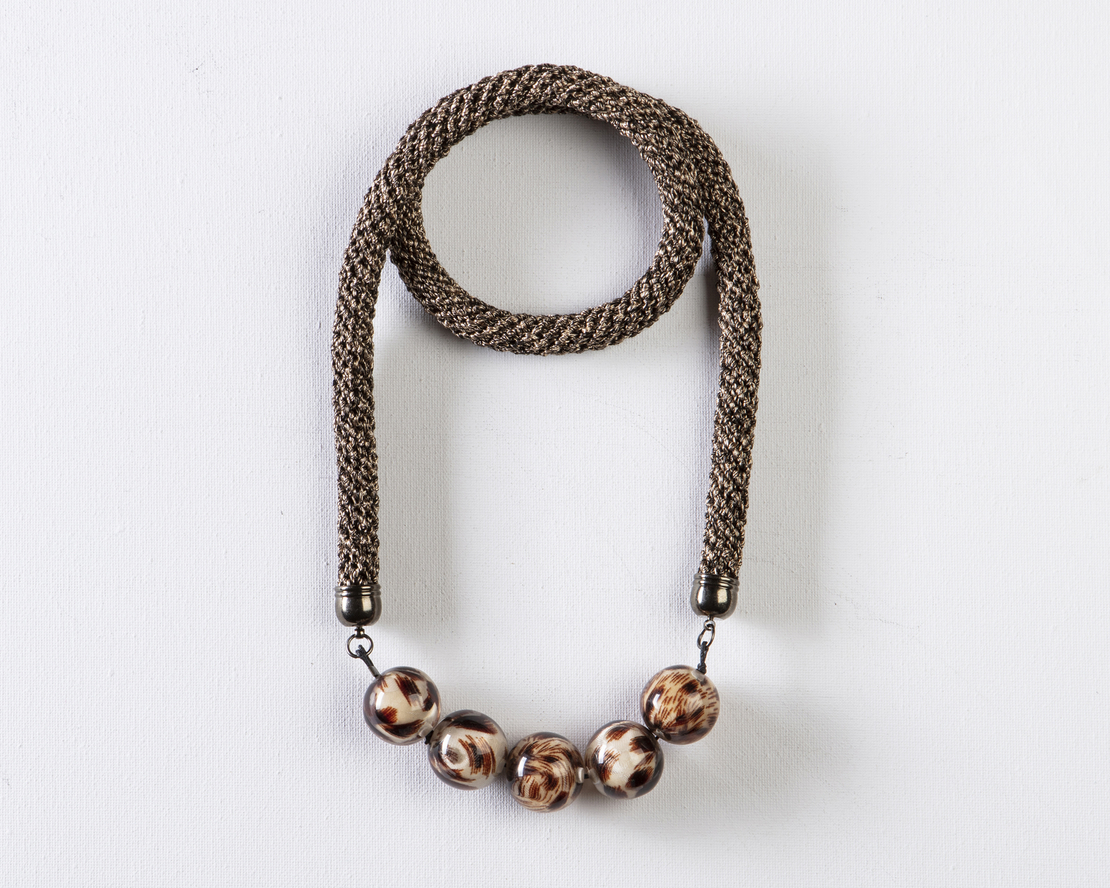 שרשרת ברוריה | תכשיט 5 אלמנטים | תכשיט שחור זהב 