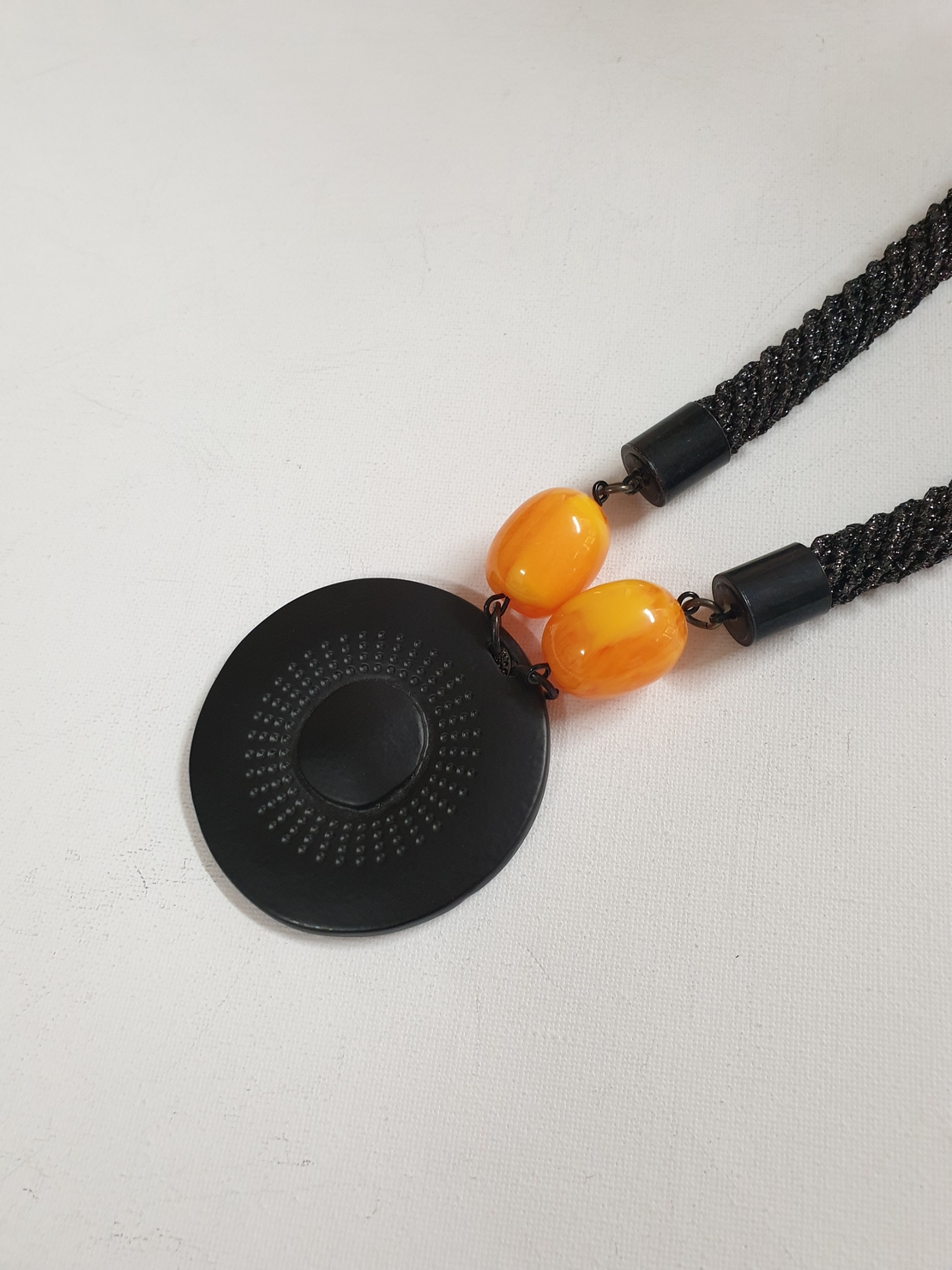 שרשרת שחור / צהוב / תליון שחור - עופרי 