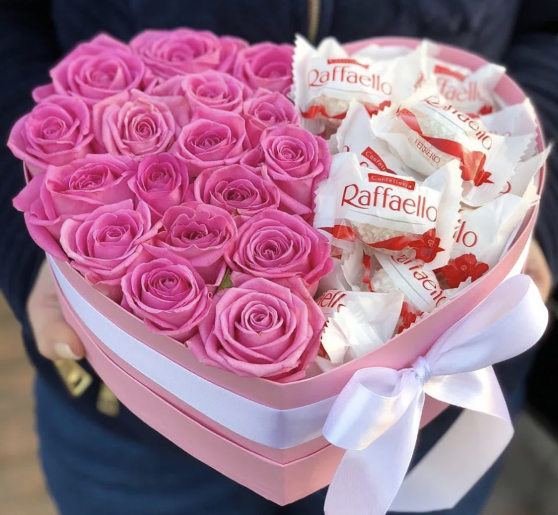 מארז מתוק ורדים + רפאלו