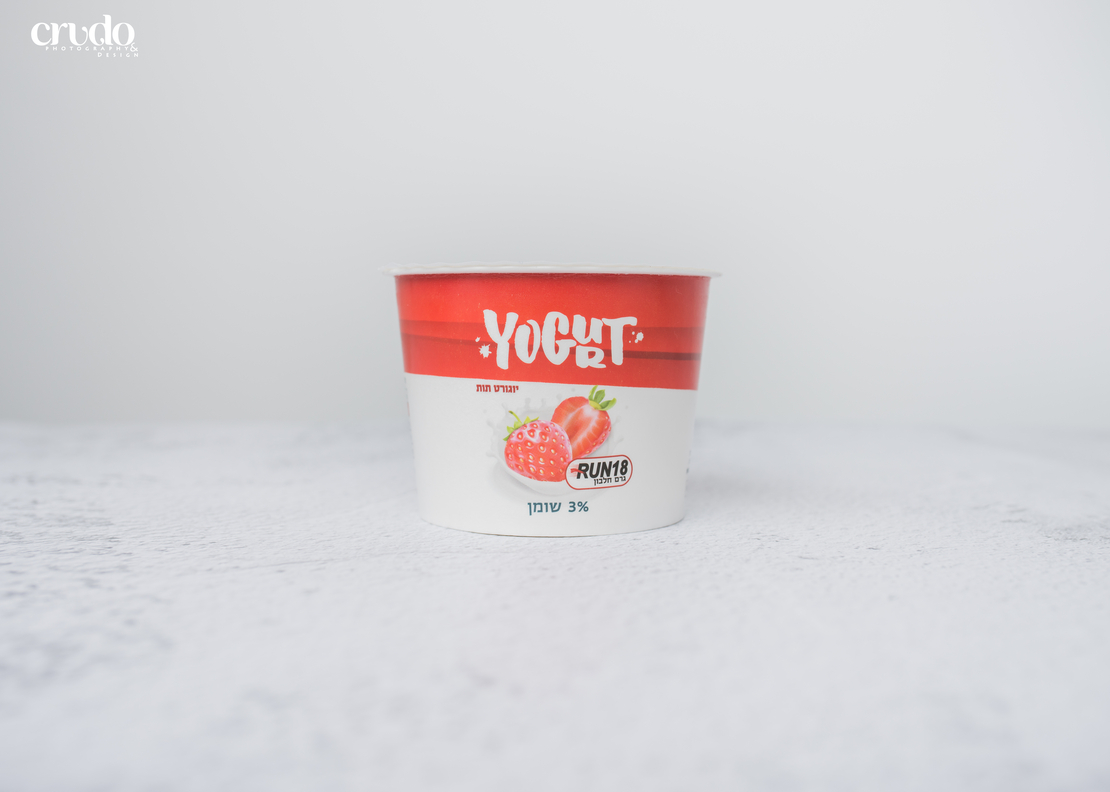 יוגורט בטעם תות מועשר בחלבון