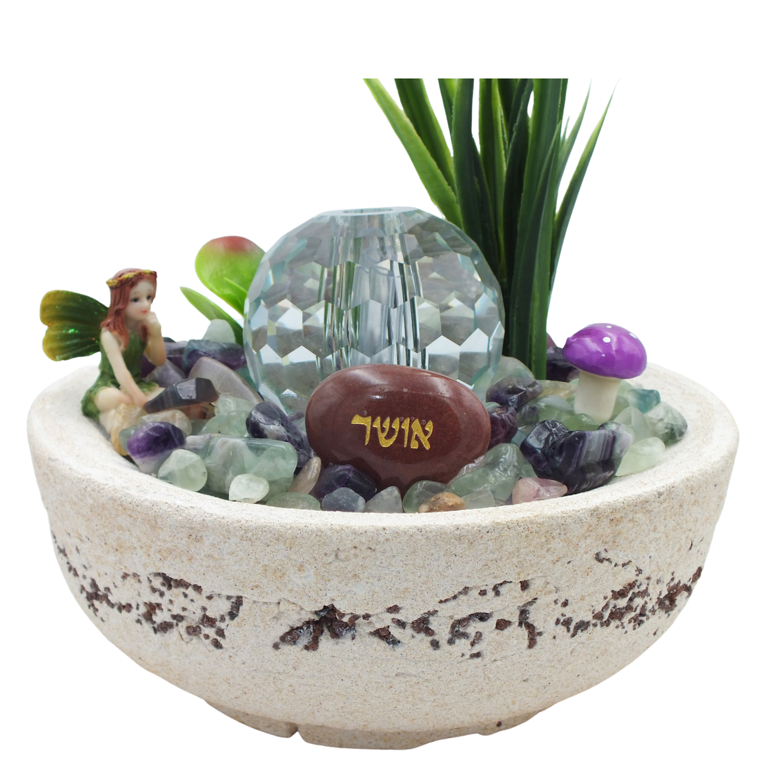 מזרקה עם פלורייט מוחלק בקערה עגולה עם כדור קריסטל 