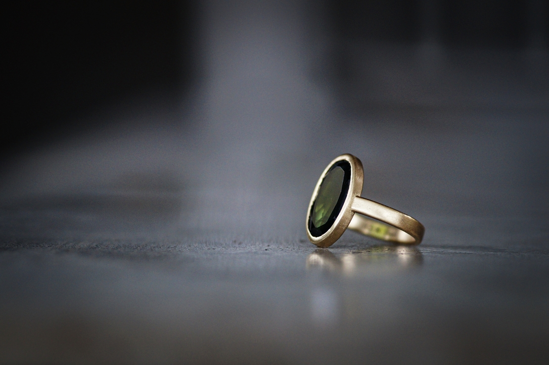 טבעת בשיבוץ טורמלין