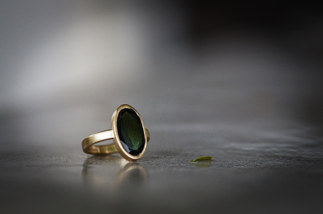 טבעת בשיבוץ טורמלין