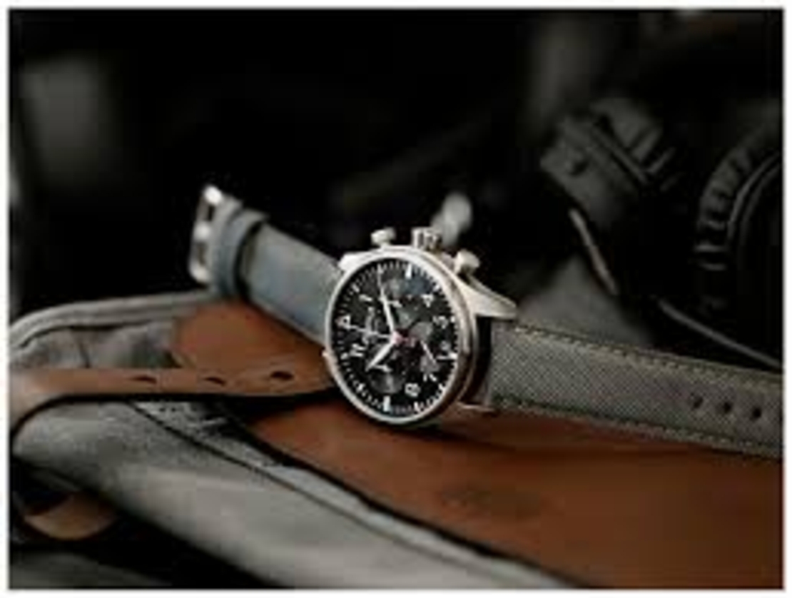 שעון Alpina Startimer Pilot Black Dial Grey Leather