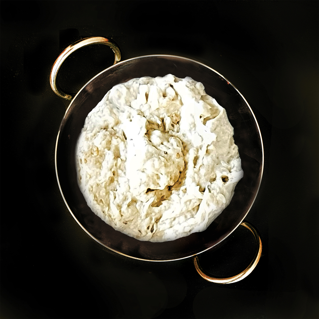 חציל קלוי על האש בתוספת מיונז ושום