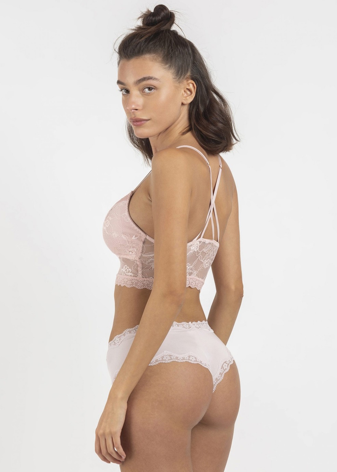 גוזיית תחרה X בגב וקאפ נשלף FEMINA