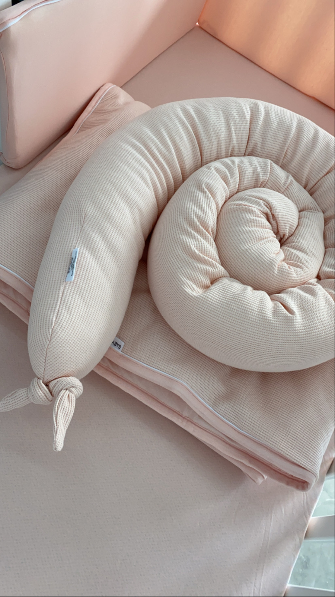 שבי הנחשוש | NEW PINK