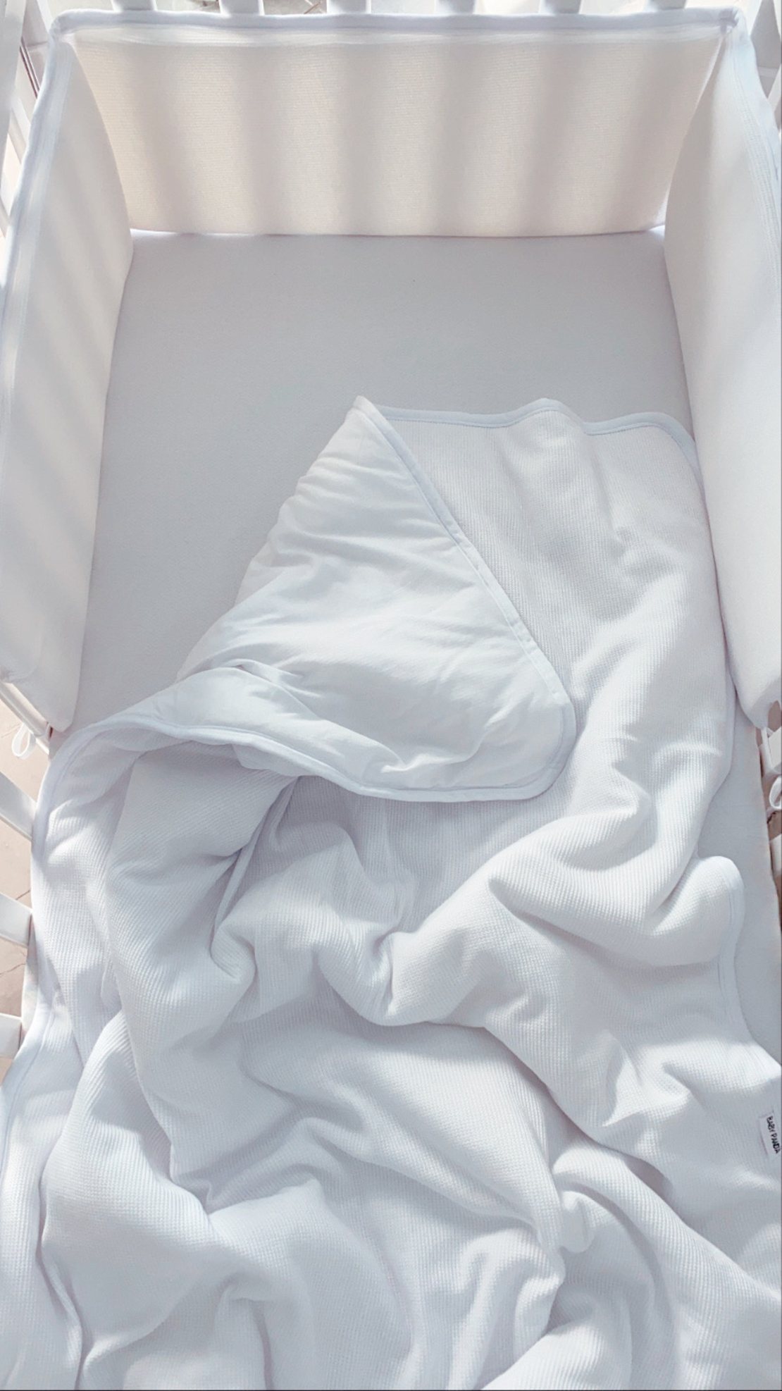 שמיכת קיץ למיטת תינוק | ג'רסי וופל לבן שלג