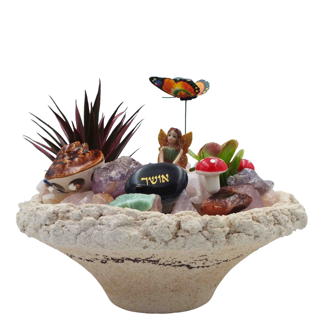 מזרקת מעיין נובע עם מגוון קריסטלים