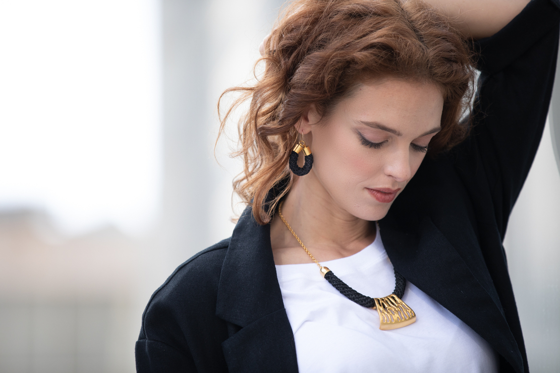 שרשרת שחור / זהב - שירה  