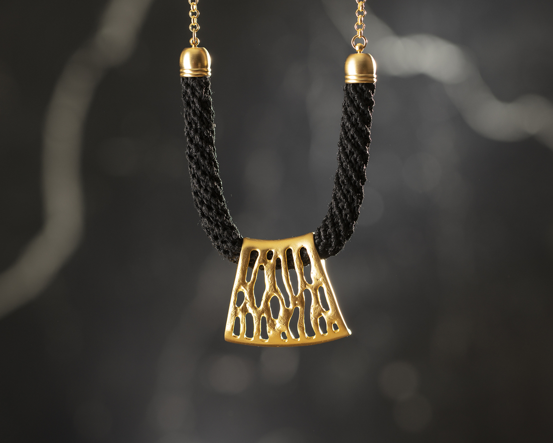 שרשרת שחור / זהב - שירה  