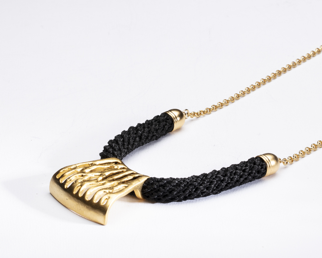 שרשרת שחור / זהב - שירה  