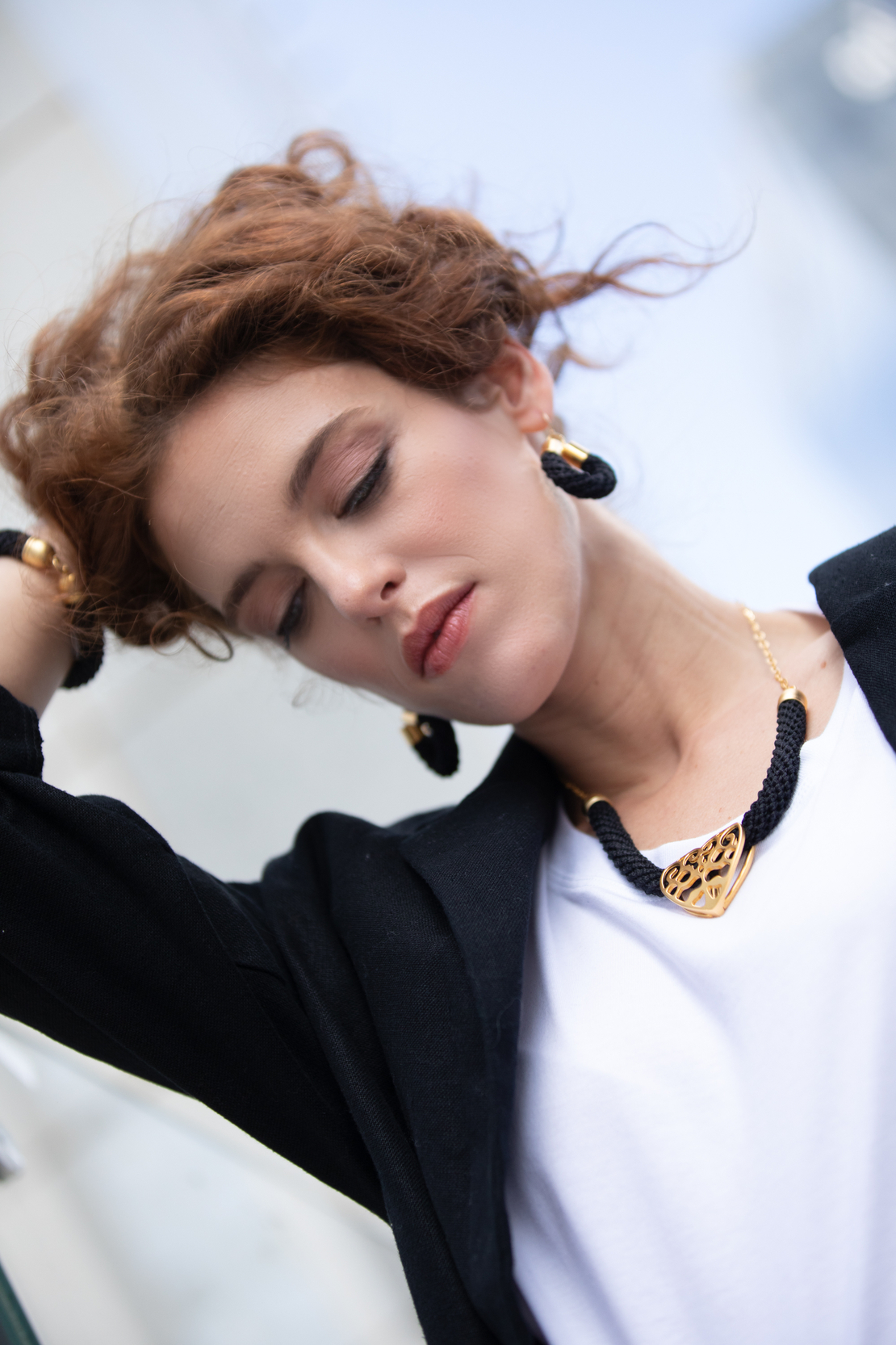 שרשרת רותם | תכשיט תליון לב תחרה | תכשיט שחור & זהב