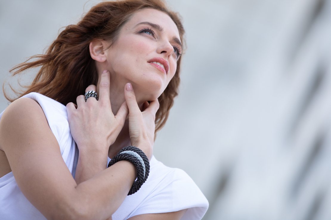 צמיד גליה | צמיד סרוג | צמיד אפור