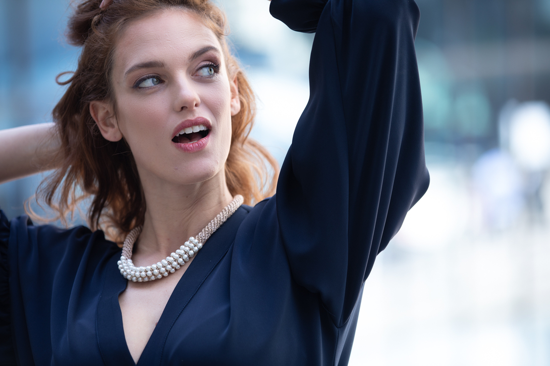 שרשרת אורית | תכשיט שזור פנינים | תכשיט קרם & פנינים