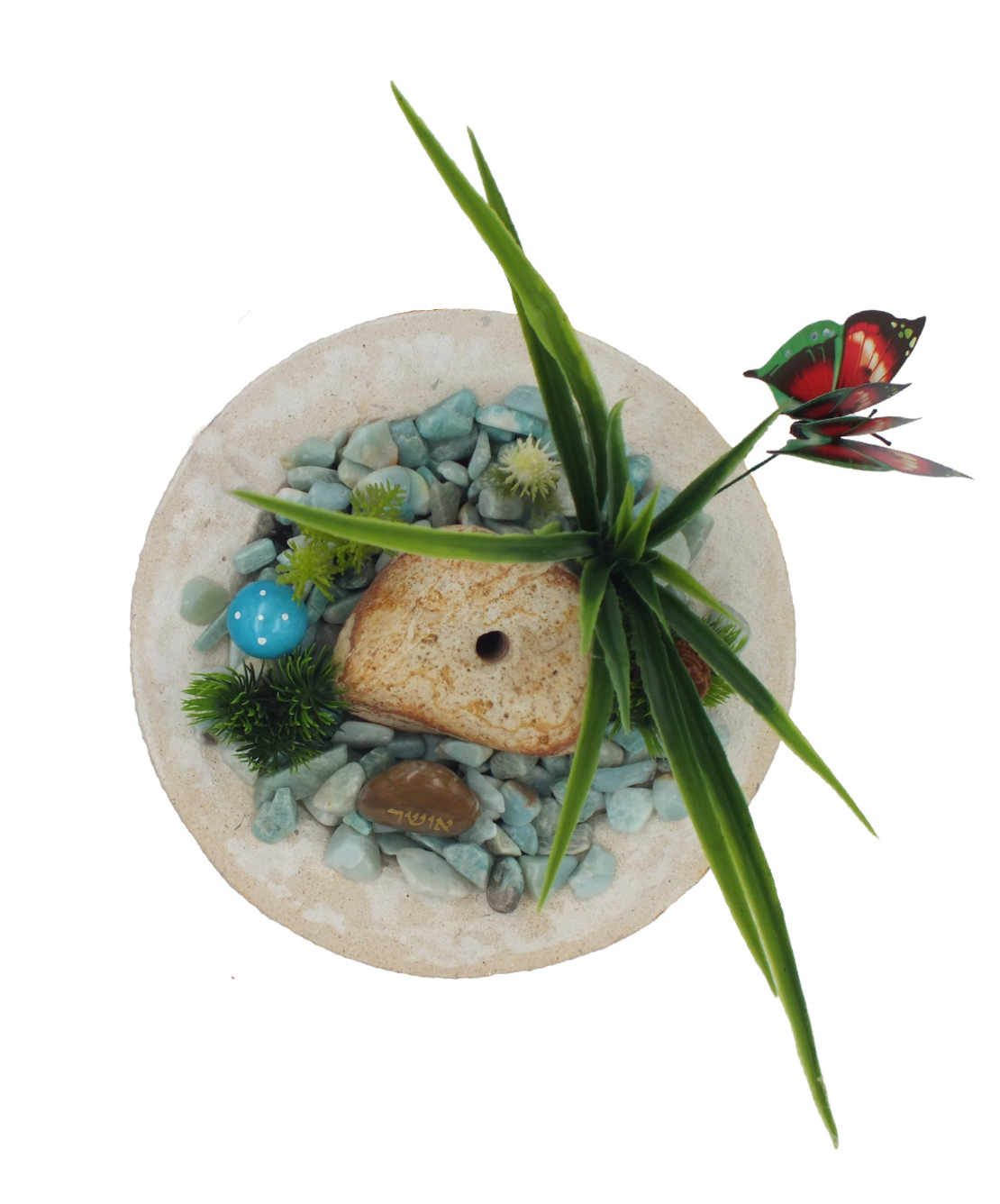 מזרקת מעיין נובע בקערה עגולה מעוטרת שברי אבנים - אמזונייט