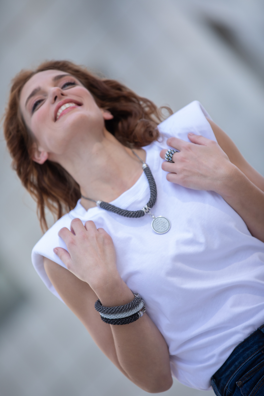 שרשרת ברכה | תכשיט תליון עגול ברכת כהנים | תכשיט אפור כסוף & כסף 