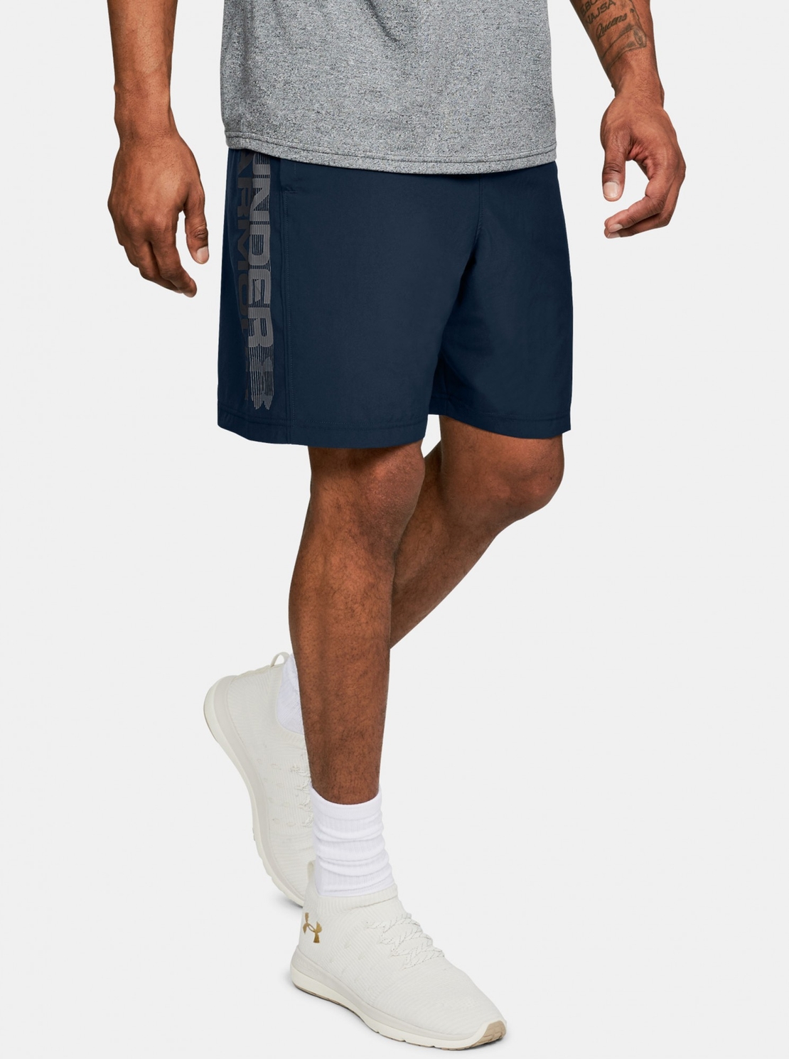 שורט אנדר ארמור לגברים | Under ArmourWoven Graphic Wordmark Shorts