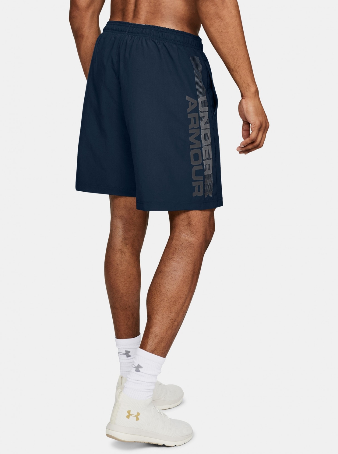 שורט אנדר ארמור לגברים | Under ArmourWoven Graphic Wordmark Shorts