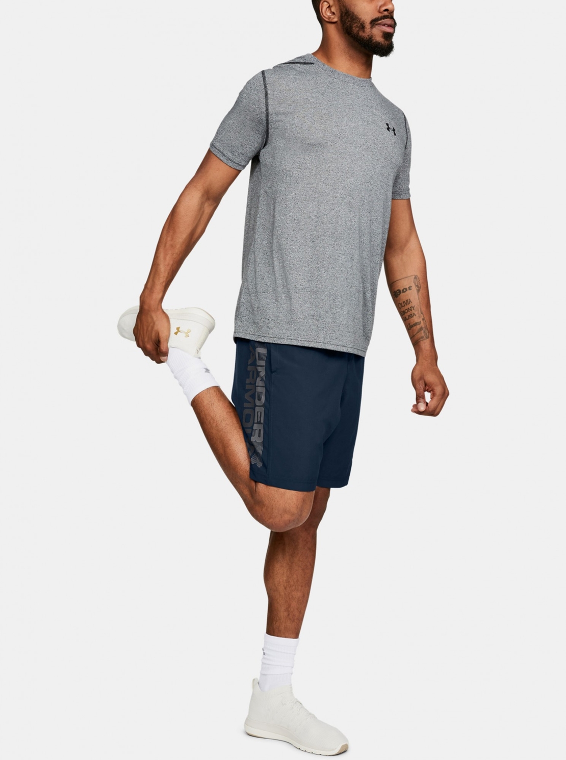 שורט אנדר ארמור לגברים | Under ArmourWoven Graphic Wordmark Shorts