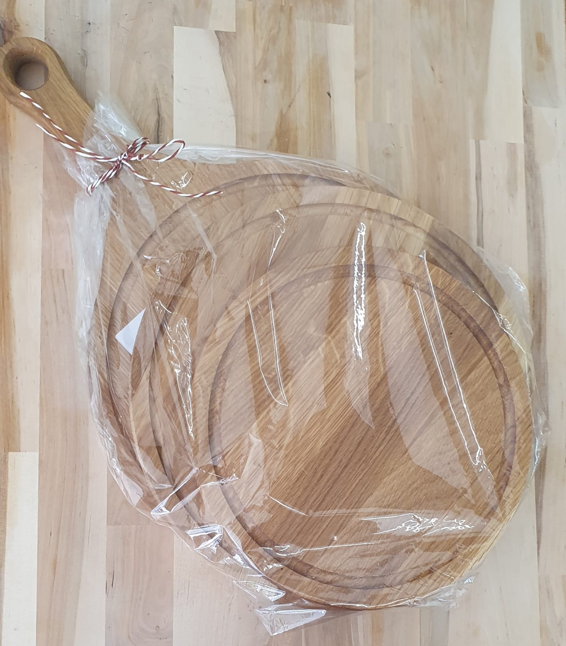 סט הגשה מעוגל - 3 יחידות מעץ אלון אירופאי בעיצוב מדהים.