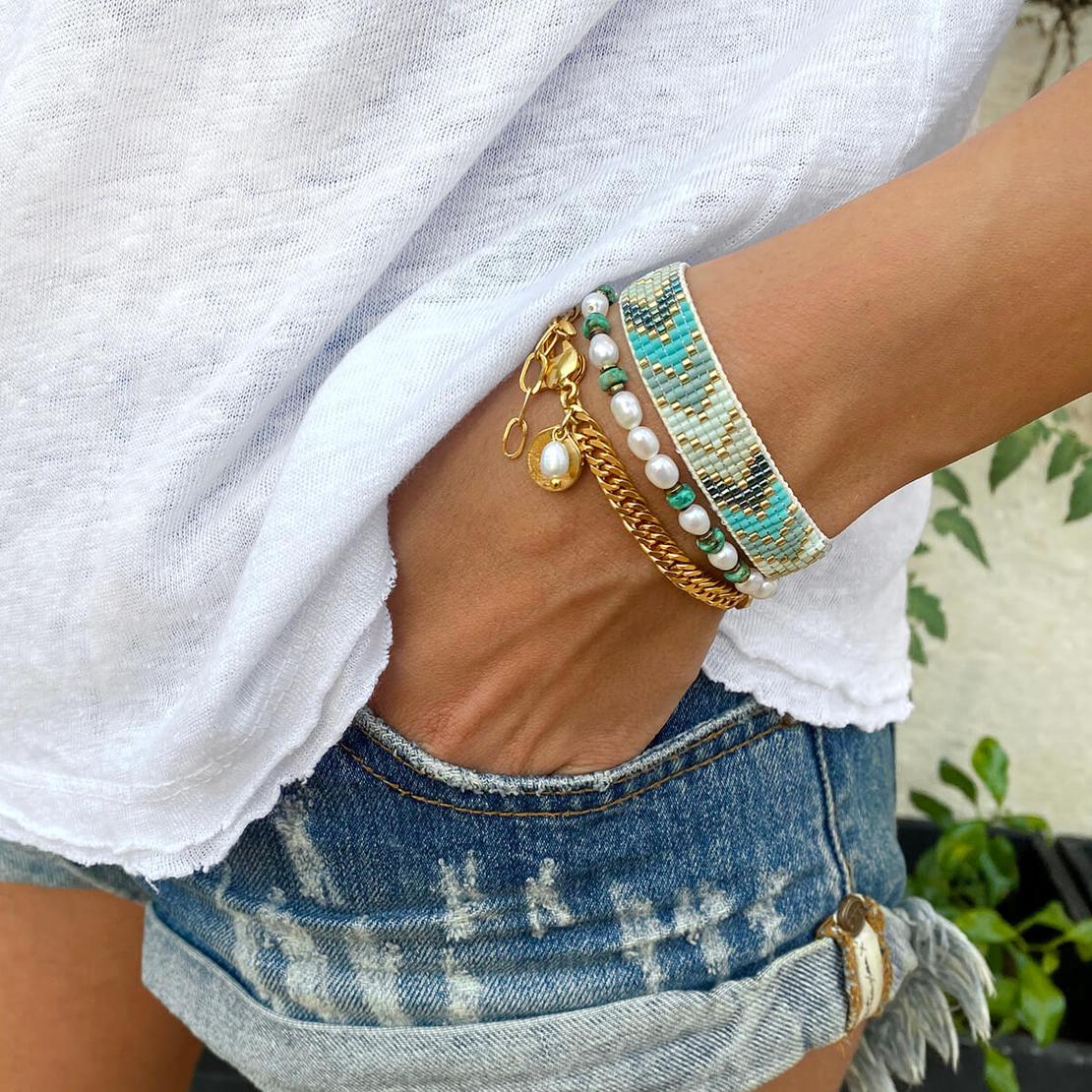 צמיד גורמט דק זהוב עם פנינה טבעית