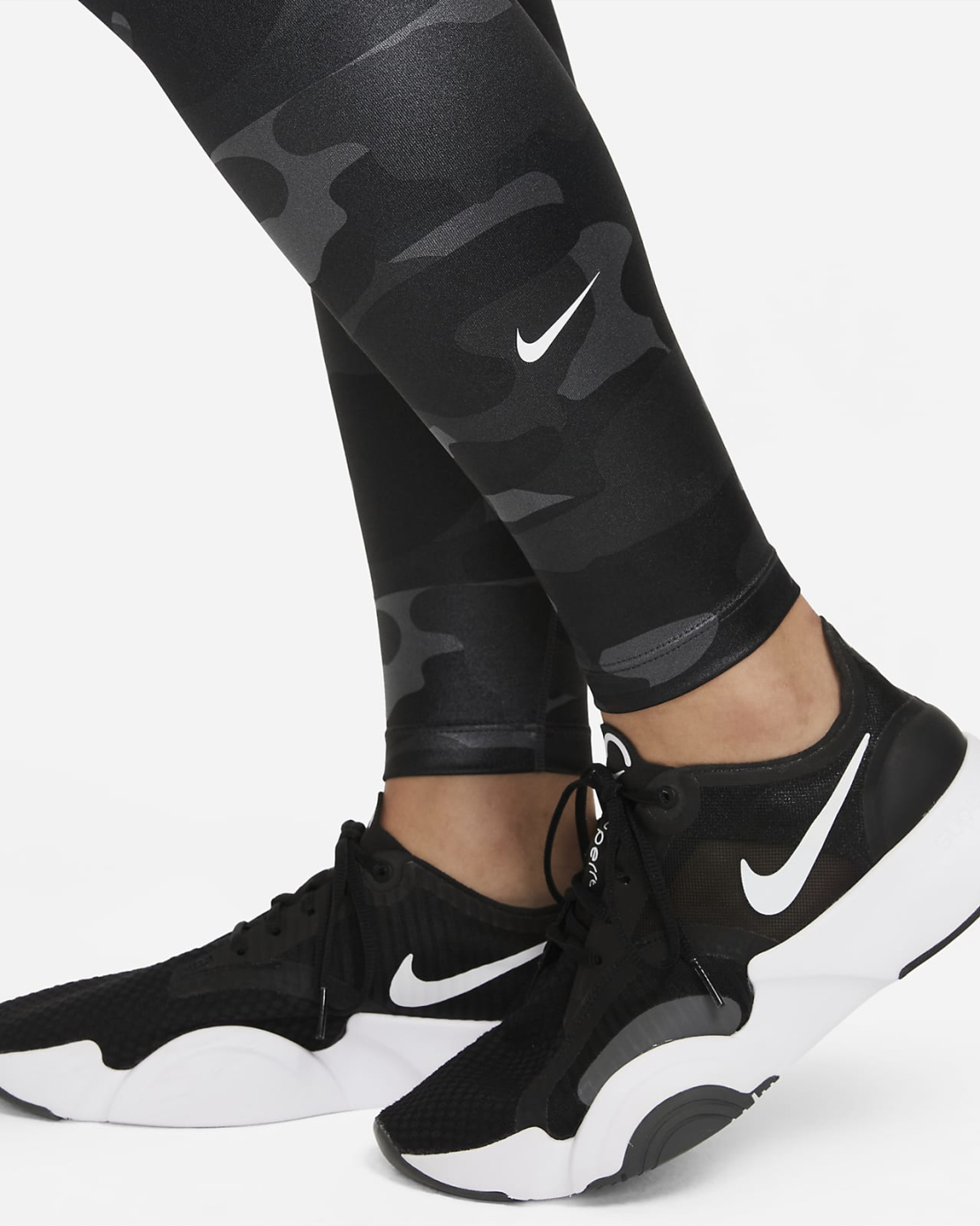 טייץ נייק לנשים | Nike Dri-FIT One Women's Mid-Rise Camo Leggings