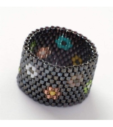 Beaded ring with a colorful floral pattern | Shachar