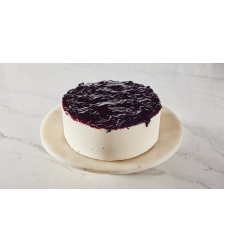 Cold cheese mousse cake and blueberries